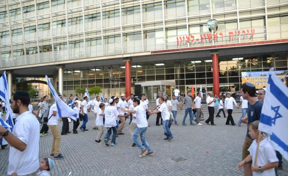 צפו בריקוד הדגלים שסחף את ראשון לציון
