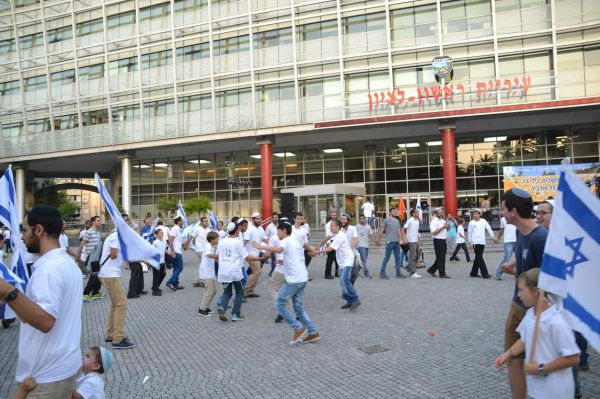 צפו בריקוד הדגלים שסחף את ראשון לציון