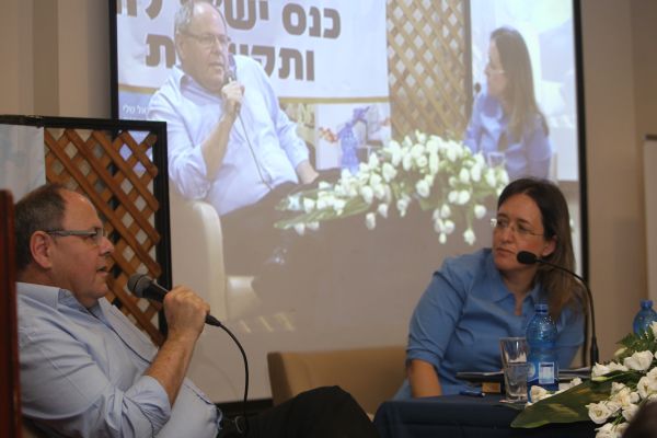 לראשונה בכנס יש"ע להסברה ותקשורת: פאנל רדיו בשידור חי