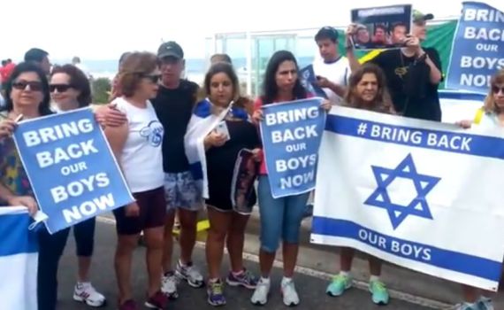 צפו: מטוס בשמי ברזיל למען החטופים