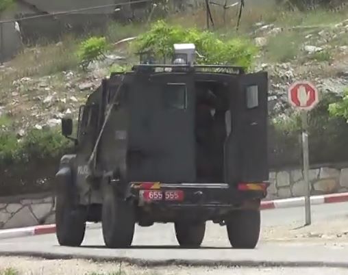 צפו: השוטרים ביצהר לא שומרים על החוק