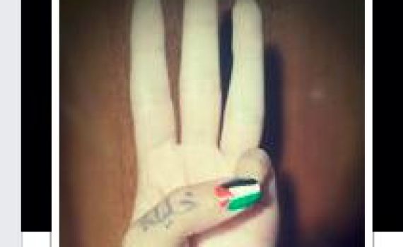 הפלסטינים חוגגים את החטיפה בפייסבוק