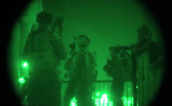 צפו: כוחות מיוחדים מבצעים מעצר בחברון