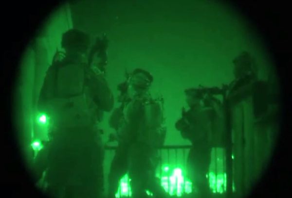 צפו: כוחות מיוחדים מבצעים מעצר בחברון