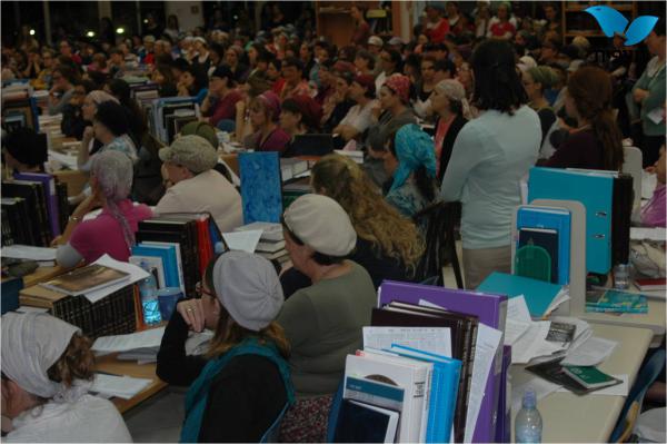 מאות נשים בתפילת האמהות לשחרור החטופים