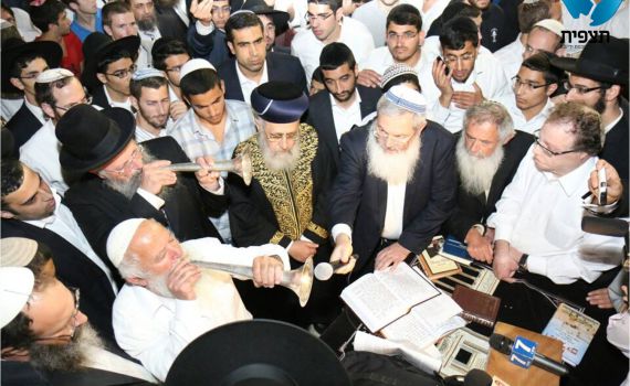 אלפים בעצרת תפילה לשלום החטופים