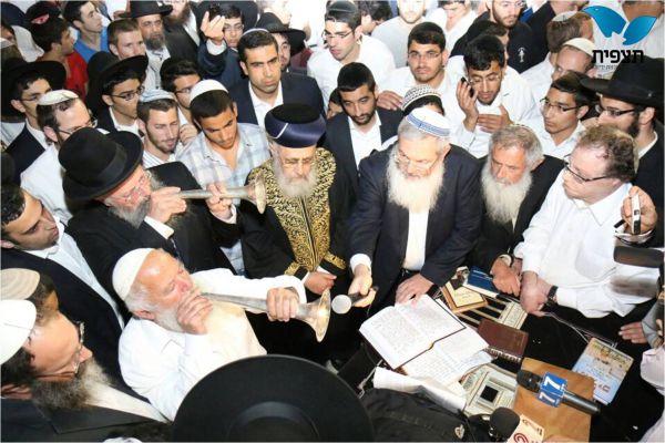 אלפים בעצרת תפילה לשלום החטופים