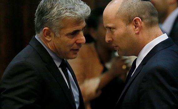 בנט על לפיד: "היפרדות, התכנסות, היכנעות. עוד נאום"