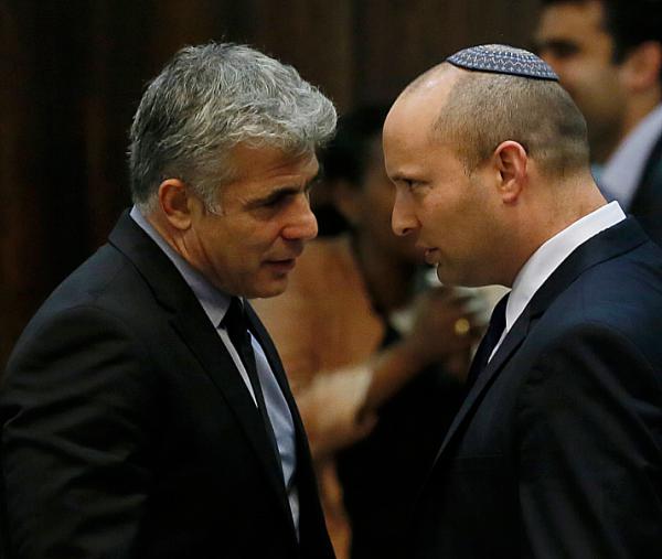 בנט על לפיד: "היפרדות, התכנסות, היכנעות. עוד נאום"