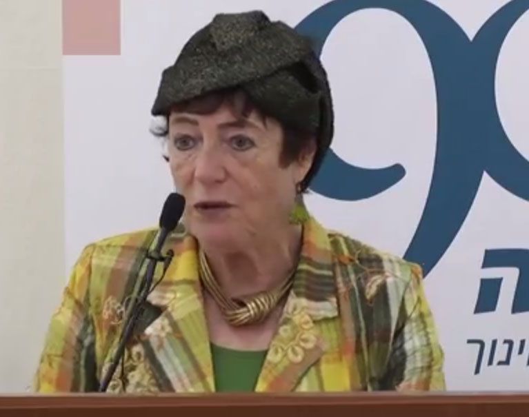 שיעור לנשים: מי הוריד את התורה לארץ?