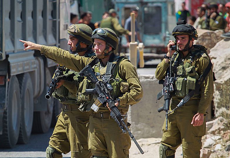 צה"ל מכתר את בתי החוטפים