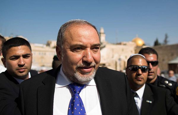 ליברמן: זועבי טרוריסטית, דינה כדין החוטפים