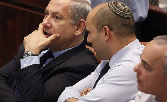 מקורבי בנט: מצפים מרה"מ להתנצל בפני השר אריאל