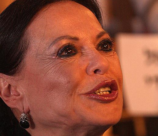 גילה אלמגור משתלחת: הכפייה הדתית בתל-אביב – כמו סרטן