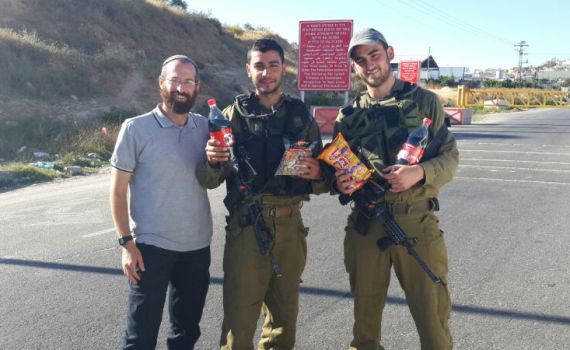 תושבי הר חברון, מפנקים מהשטח