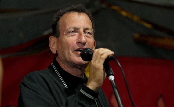 ההחלטה לסגור בשבת – פגיעה בדמוקרטיה