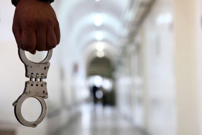 בצעד נדיר: בית הדין כלא סרבנית גט