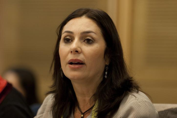 "לבדוק את הסיבות לפרישות בכירי המשטרה"