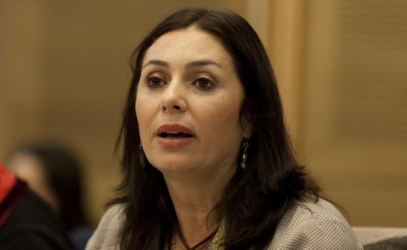 "לבדוק את הסיבות לפרישות בכירי המשטרה"