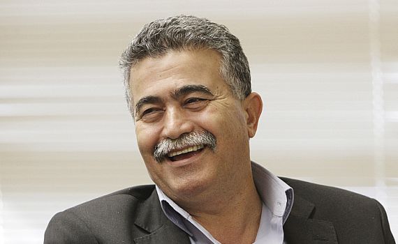 לאחר כארבע שנים: עמיר פרץ שוב עובר מפלגה