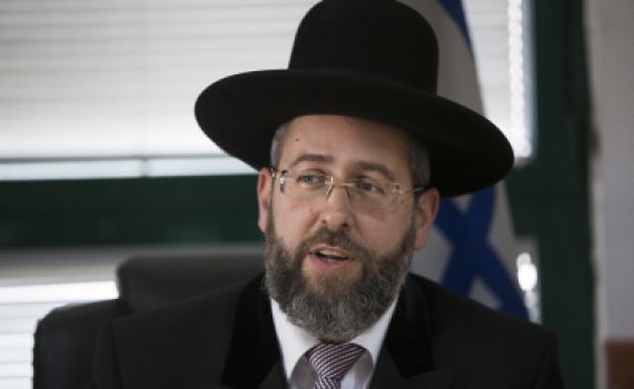 הרב לאו נגד חוק המתת חסד: "אין לרופא רשות להמית"