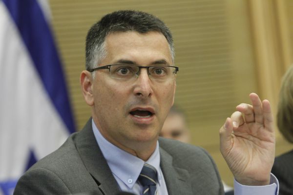 סער החליט: המרכולים לא יפעלו בשבת בת"א