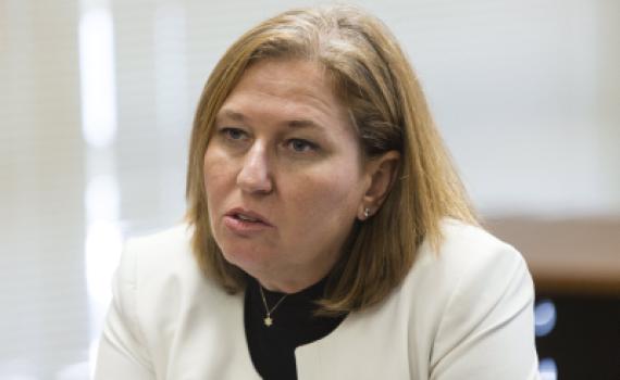 לבני: בנט מטעה את הציבור ופוגע בביטחון