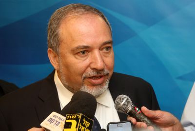 גלאון לנתניהו: "ליברמן פירומן התנער מהכרזותיו"