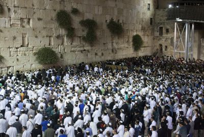 רבבות התפללו בכותל לשחרור החטופים