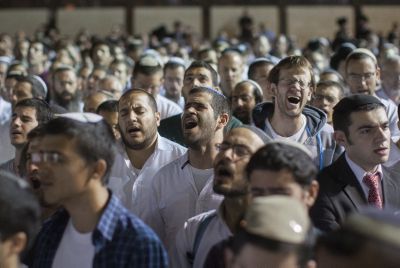 ב-19:00 תפילה עולמית לשלום שלושת החטופים