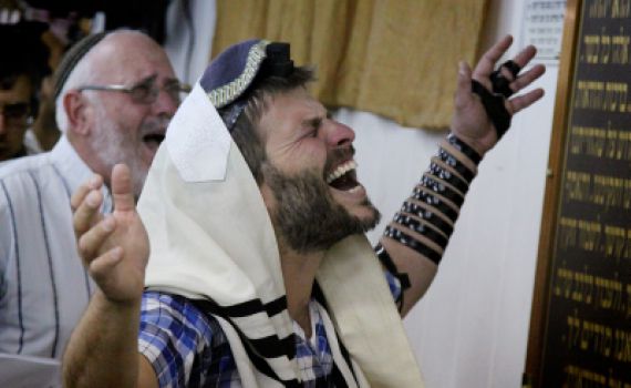 גלריית ענק: תפילה במקור חיים למען החטופים