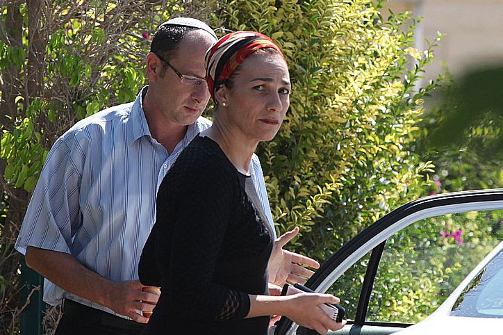 אמהות החטופים בדרך לאו"ם: "מחכים לחבק אותם"