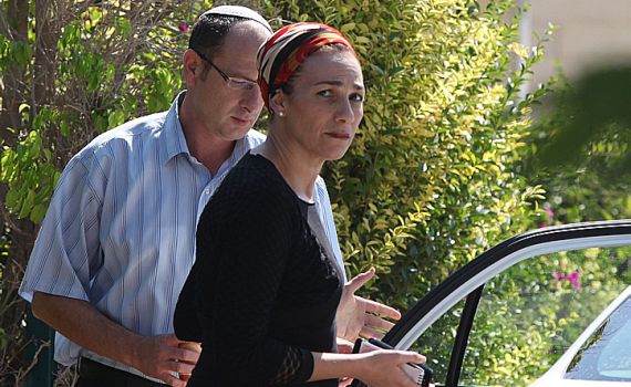 אמהות החטופים בדרך לאו"ם: "מחכים לחבק אותם"