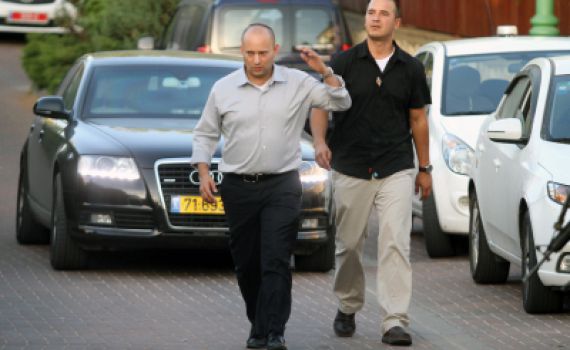 צפו: בנט מעביר שיעור במכינה בעלי