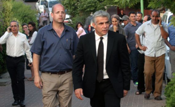 לפיד: פתחתי סידור לראשונה אחרי שש שנים