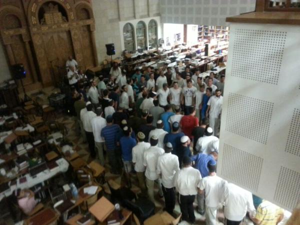 החברים משבי חברון שרים: "שובו אחיי"