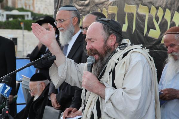 צפו: רבבות בהילולת הרב מרדכי אליהו זצ"ל