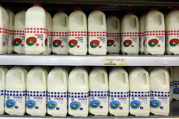 הרבנות נאבקת בעליית מחירי מוצרי החלב