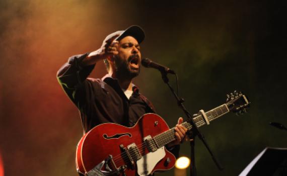 אחמד אוהב ישראל: בית הנשיא ביטל הופעה של עמיר בניון