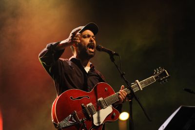 אחמד אוהב ישראל: בית הנשיא ביטל הופעה של עמיר בניון