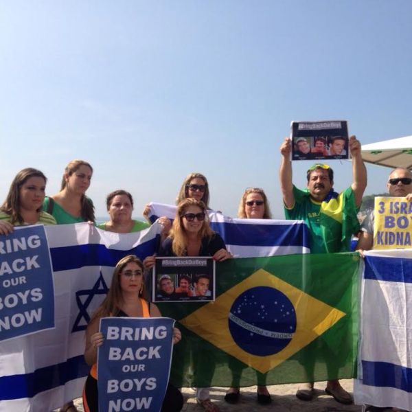 מחאה במונדיאל: החזירו את הילדים הביתה