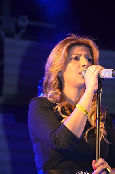 צפו: שרית חדד שרה למען החטופים