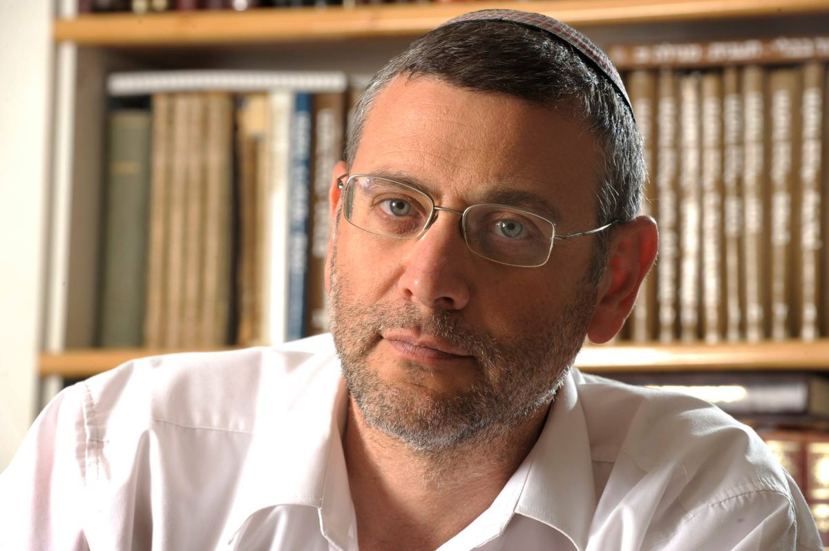 הרב לאו: כך הגבתי כשאמרו לי שאחי יצא מהארון. צפו