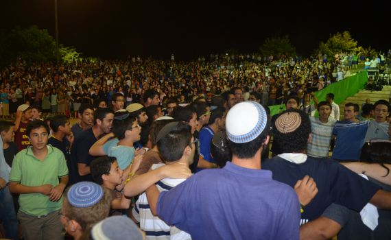 אתמול באלעד: אלפים בעצרת 'נוער חזק לעם חזק'
