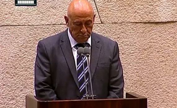 באסל גטאס עמד בכנסת דקה דומיה לזכר הפלסטינים בעזה