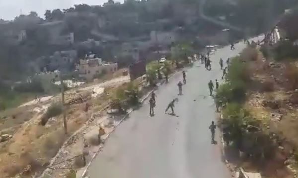 צפו: מחבלים מיידים אבנים ומטעני צינור על פילבוקס