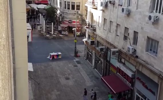 צפו: כך נראו רגעי האזעקה במדרחוב הירושלמי