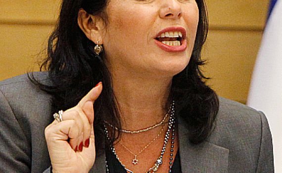 רגב: "הידיים המגואלות הן של זחאלקה וחבריו"