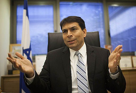 "חמאס יורה בעזרת הדלק שישראל מספקת"