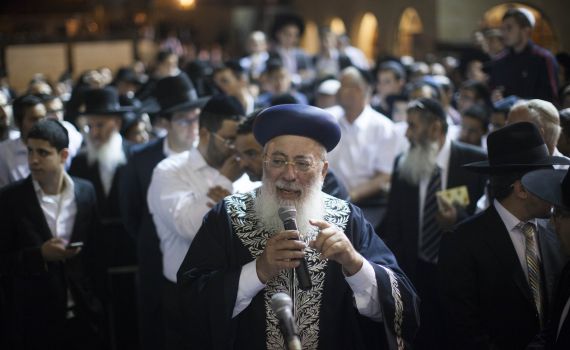 אמש בכותל: תפילה המונית בראשות הרב שלמה עמאר